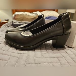 Dream Pairs Women's Chunky Closed Toe Block Heel Shoe